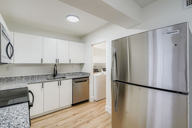 Building Photo - Brisa Apartment Homes