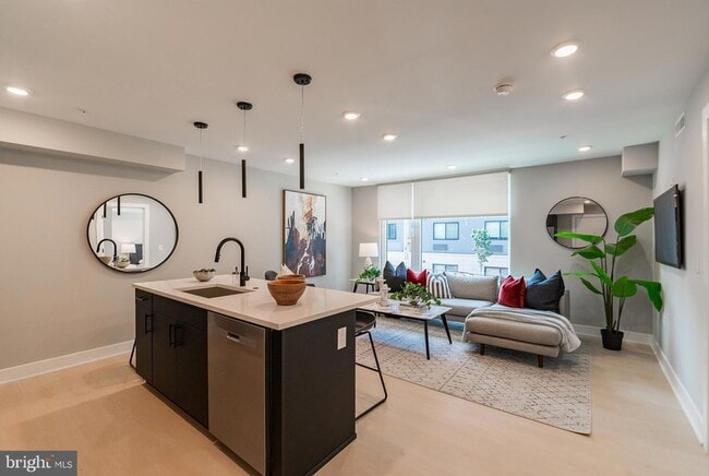 Building Photo - 6604 Ridge Ave Unit 303