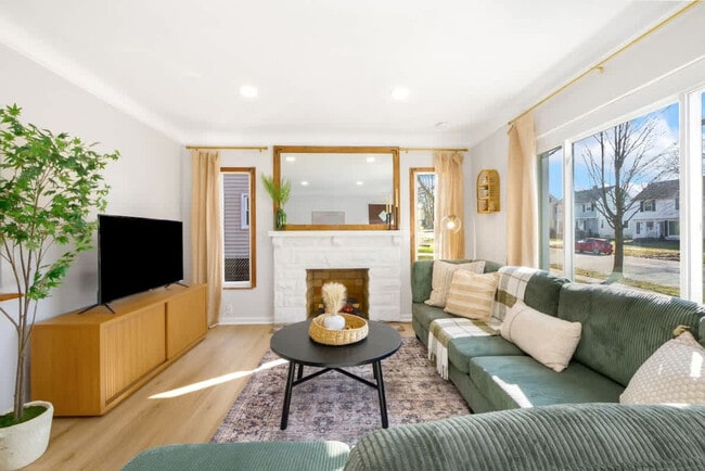 Building Photo - 6059 Maplecliff Dr Unit SI ID1496118P