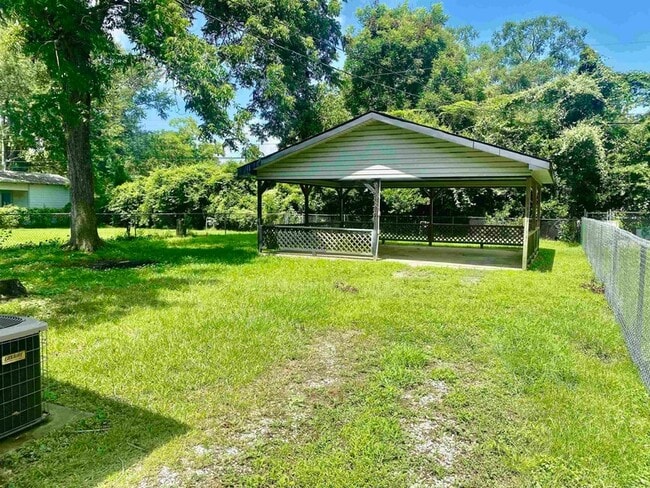 Photo - 1113 Railroad St