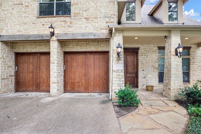 Photo - 3606 S Versailles Ave