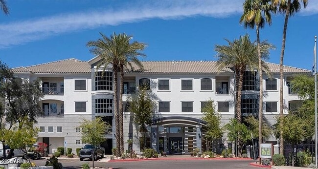 Building Photo - 1802 W Maryland Ave Unit 1