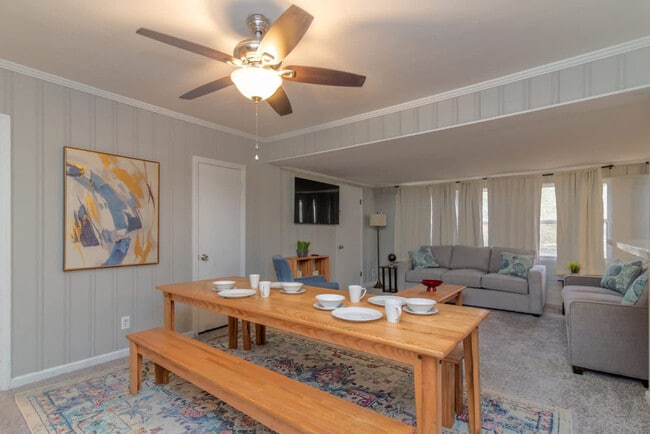 Building Photo - 2800 Gardenia St Unit SI ID1043741P