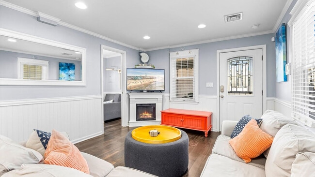 Building Photo - 816 St James Pl Unit ID1377380P