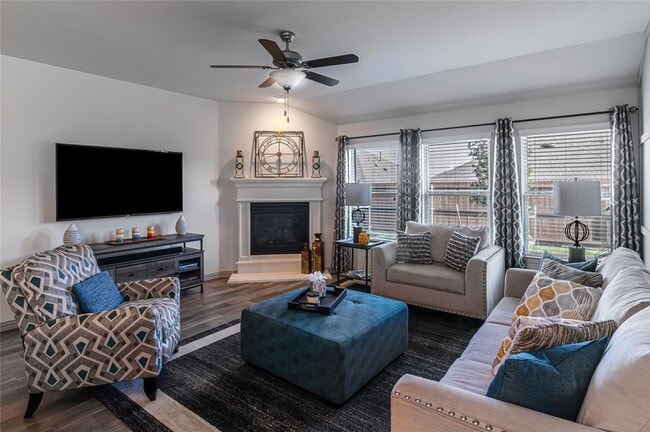 Photo - 917 Rosewood St