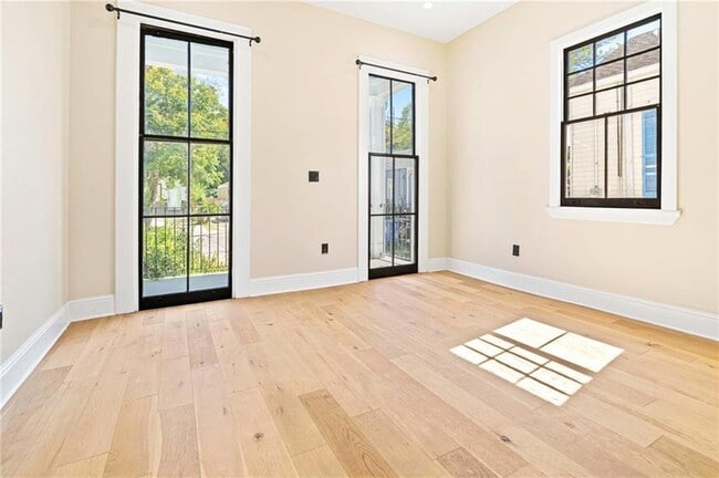 Photo - 826 Delachaise St