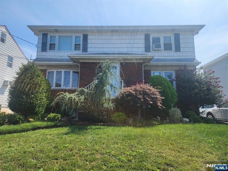 Photo - 664 10th St