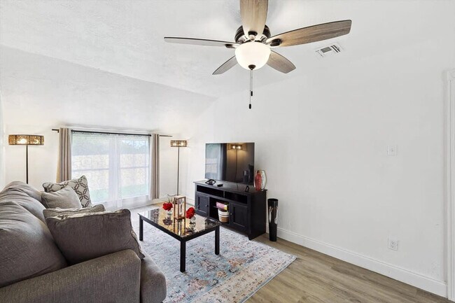 Photo - 711 Red Oak Ln Unit ID1019621P