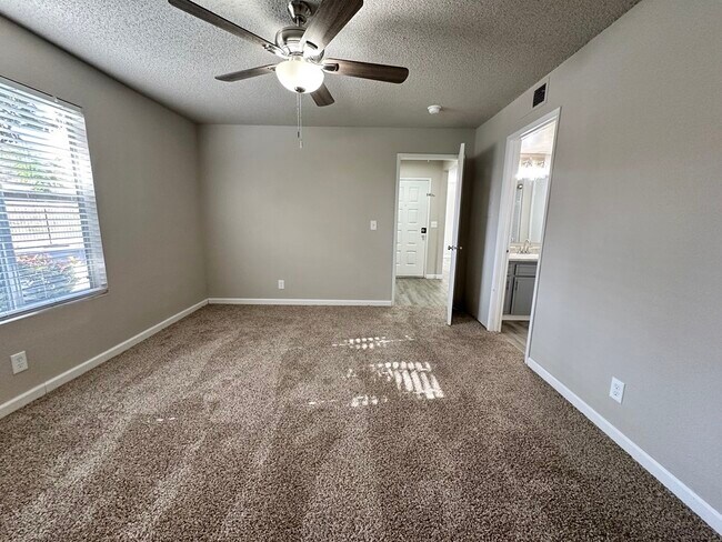 Downstairs 1x1 - Bedroom - Creekside Apartments