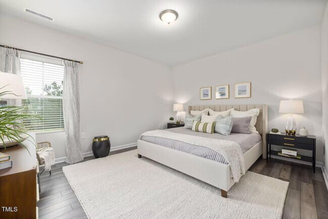 Photo - 713 Hough Pond Ln