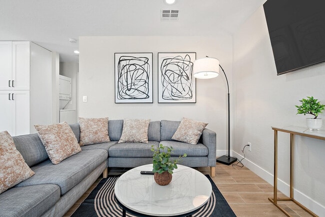 Photo - 1801 E Raymond St Unit ID1244347P