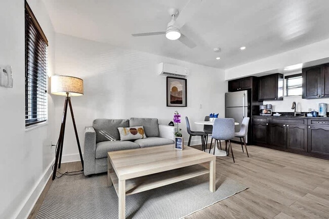 Building Photo - 333 Walnut St Unit ID1312669P