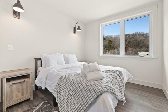 Photo - 10 Riordan Rd Unit ID1221877P