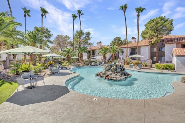 Building Photo - Fairways on Green Valley