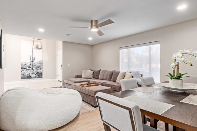 Building Photo - 6547 E Sharon Dr Unit SI ID1558599P
