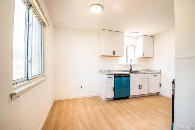 Photo - 23257 Stewart Ave