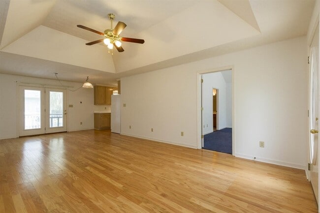 Photo - 566 Autumndale Dr