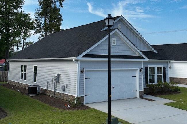 Photo - 1048 Moen Lp