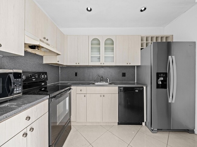 Building Photo - 1 Jacaranda Country Club Dr Unit 202