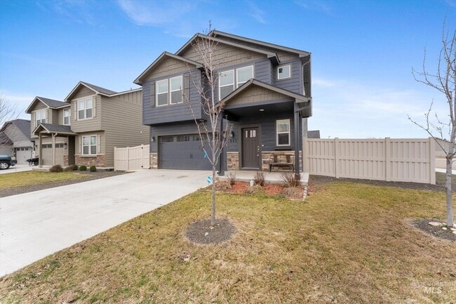 Photo - 513 Stanley Lake St