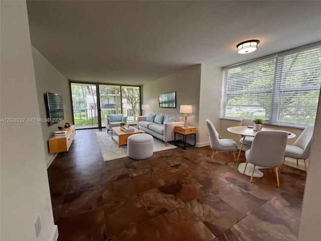 Building Photo - 13100 SW 92nd Ave Unit A-212