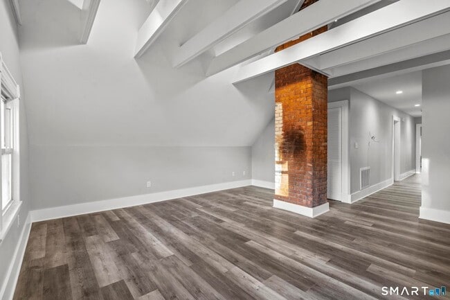 Photo - 548 Ferry St