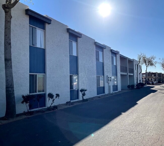 Entrance driveway - Aspen Court