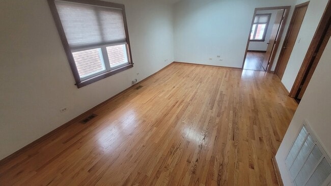 Photo - 2977 N Lawndale Ave Unit 3