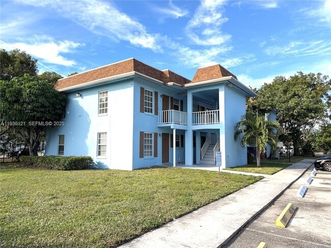 Building Photo - 4951 Wedgewood Way Unit 1