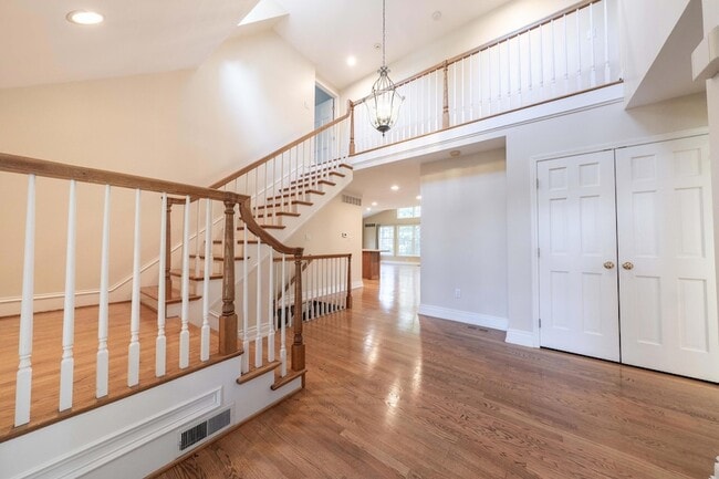 Photo - 1688 Northlawn Blvd