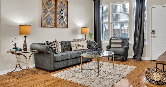 Photo - Retreat at Fremaux Town Center Apartments