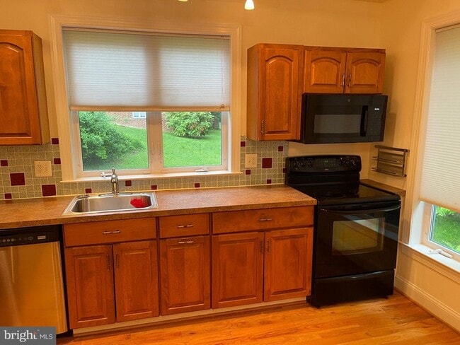 Photo - 118 Quaint Acres Dr