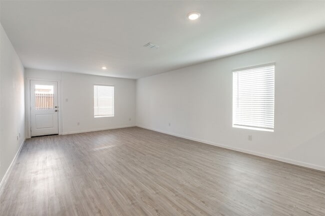 Photo - 910 Blue Heron Dr