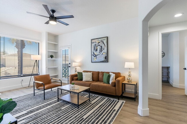 Building Photo - 15608 N 71st St Unit ID1035254P