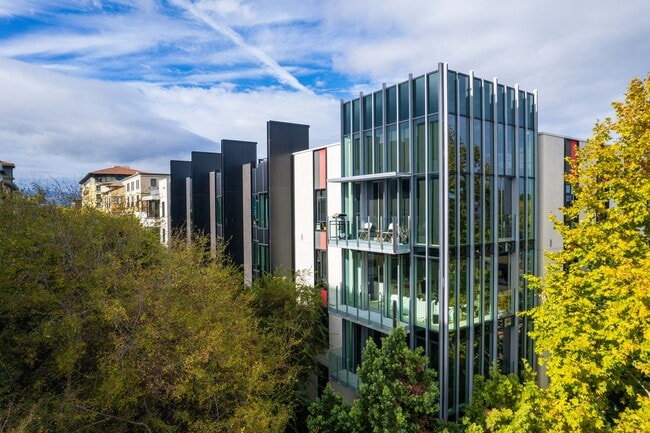 Building Photo - Levare