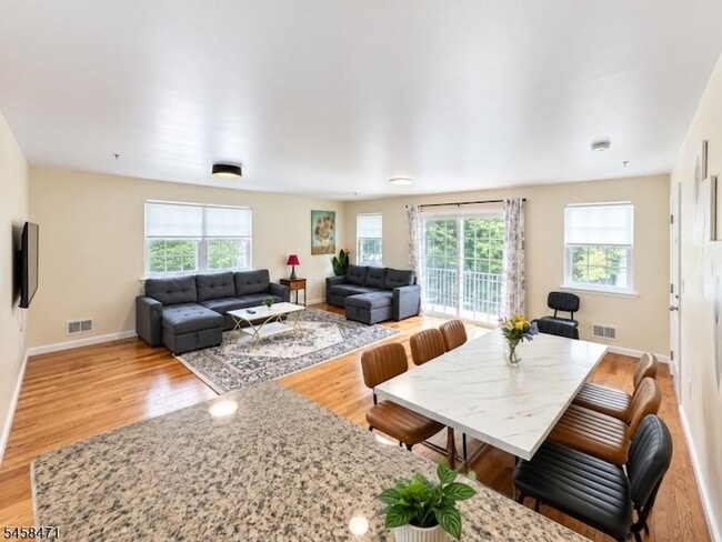 Building Photo - 453-455-455 Washington St Unit 3