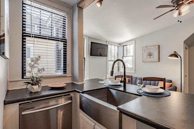 Photo - 57 N Ann St Unit ID1043457P