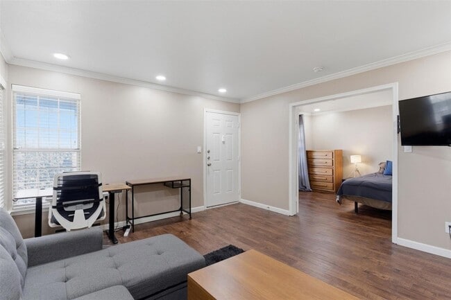 Photo - 7685 Northcross Dr Unit 429