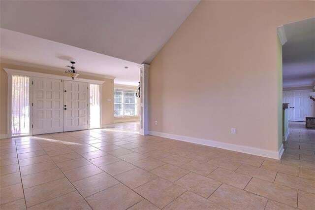 Photo - 117 D'Evereux Dr