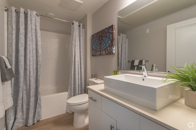 2BR, 2BA 1,090SF - Inova