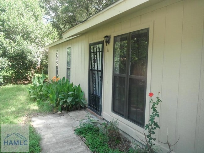 Building Photo - 707 Thornwood Way