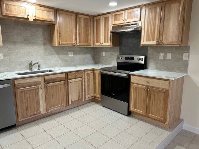 Photo - 182 Marlborough - Large 1 Bedroom Plus