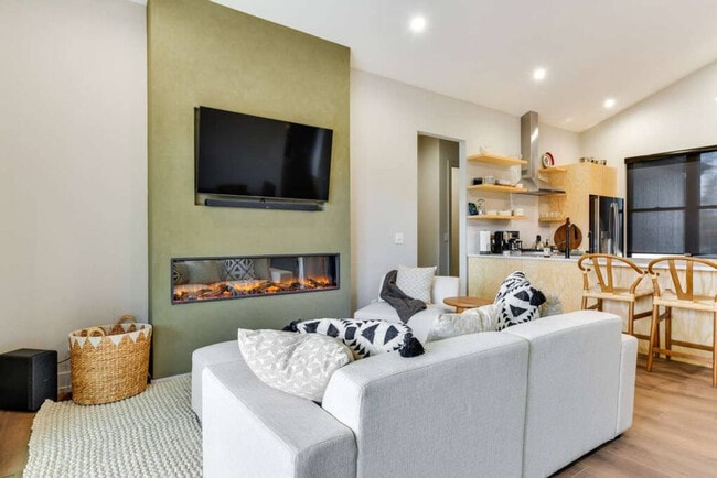 Building Photo - 309 Bridgewater Ln Unit SI FL1-ID1579132P