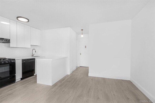 Photo - 1155 Warburton Ave Unit 7X