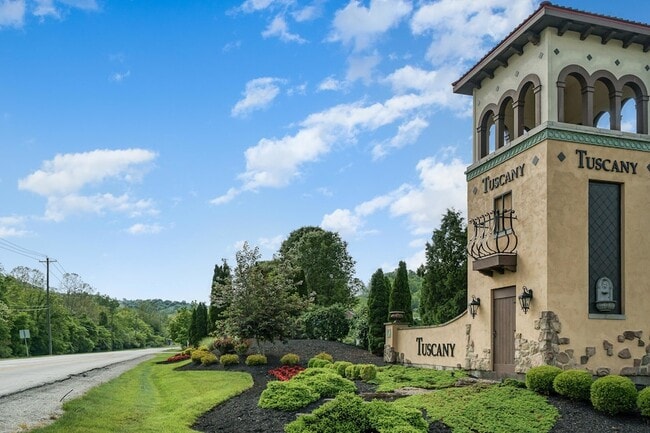Building Photo - 2215 Rolling Hills Dr Unit 14203