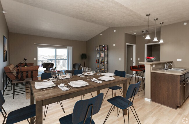 Photo - MacArthur Square Apartments