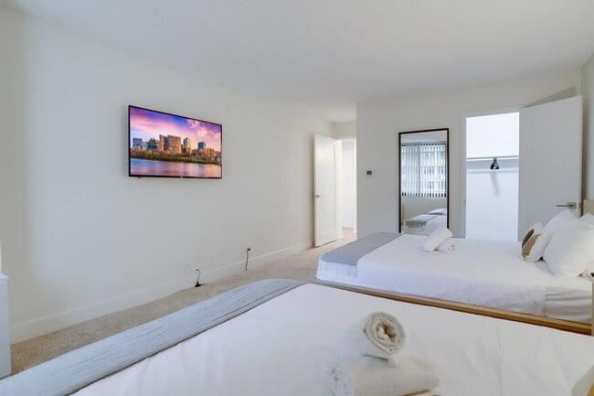 Photo - 320 23rd St S Unit FL11-ID1022517P