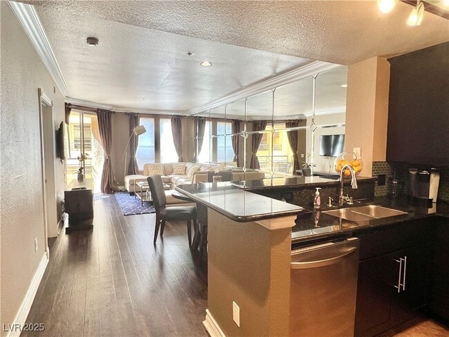 Building Photo - 230 E Flamingo Rd Unit 215