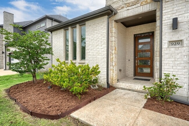 Photo - 929 Newcastle Dr