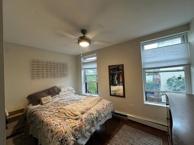 Photo - 374 Van Brunt St
